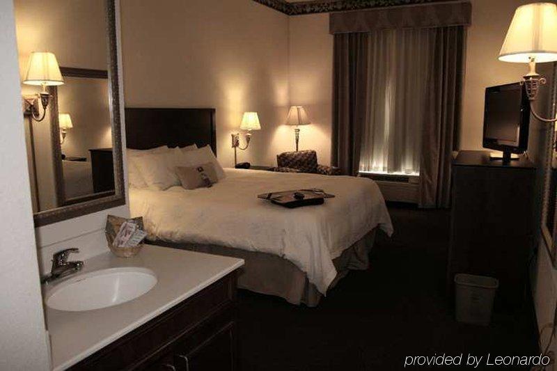Hampton Inn Newberry Opera House Стая снимка